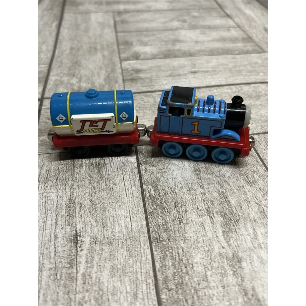 Thomas & Friends Take-N-Play Along Diecast Metal Thomas And‎ Jet Fuel Tanker